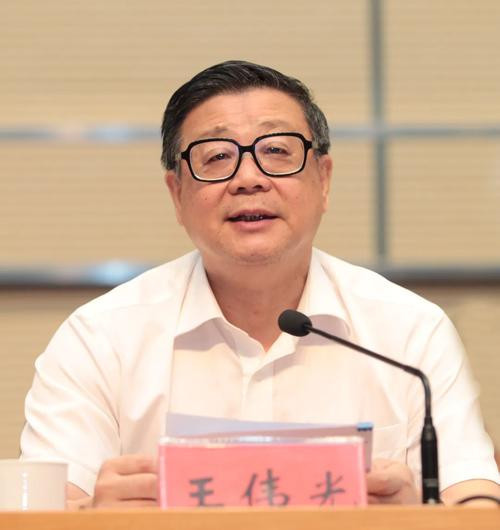王伟光：科学回答人工智能引发的带有根本性的哲学问题