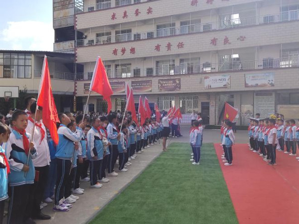 中国红色文化研究会老山精神专委会红色文化宣讲进校园活动在昆明建华学校成功举办
