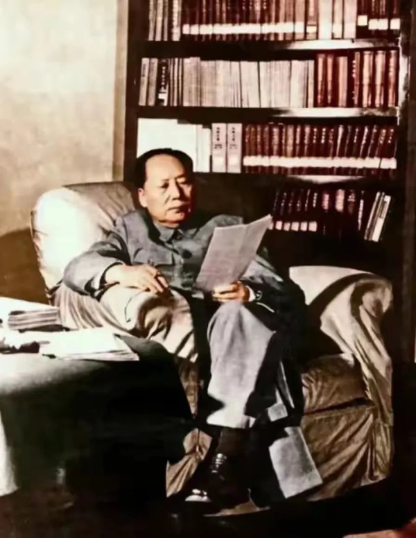 张文木：关于西方“伪史”，毛主席这样说……