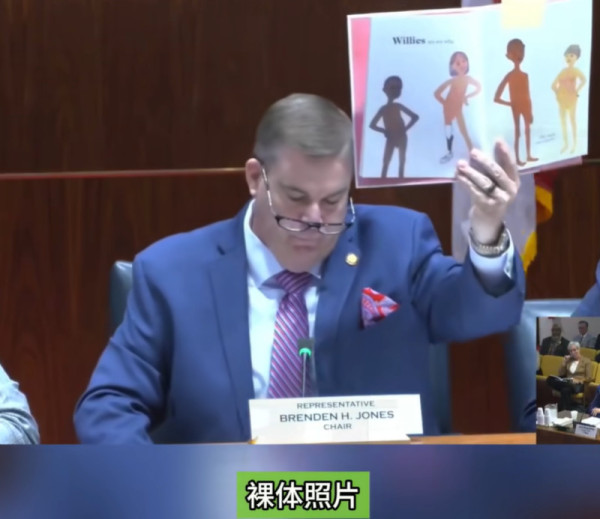 逆天毒教材泛滥美国，圣诞老人找起了老公