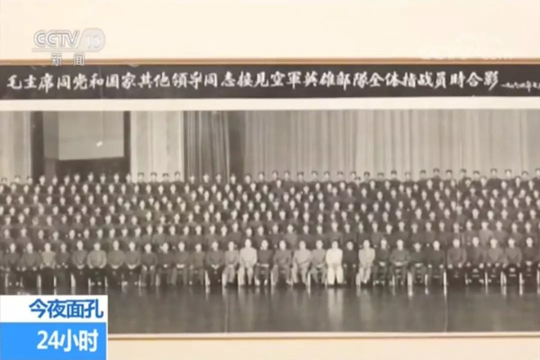 感动！他的秘密：一张照片 两张奖状