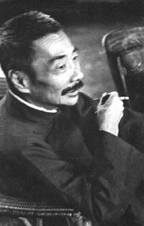 他拍下了鲁迅生前最后的留影，日后成为红色摄影先驱
