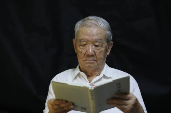 父亲牺牲时,他10岁,两人从未谋面……