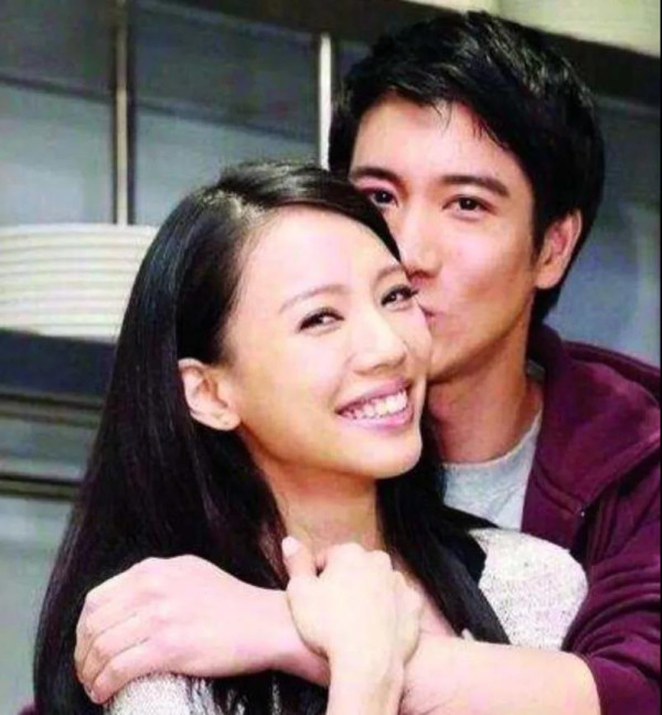 《新周刊》将李靓蕾跟张桂梅、王亚平共同列为女性榜样,是何居心?