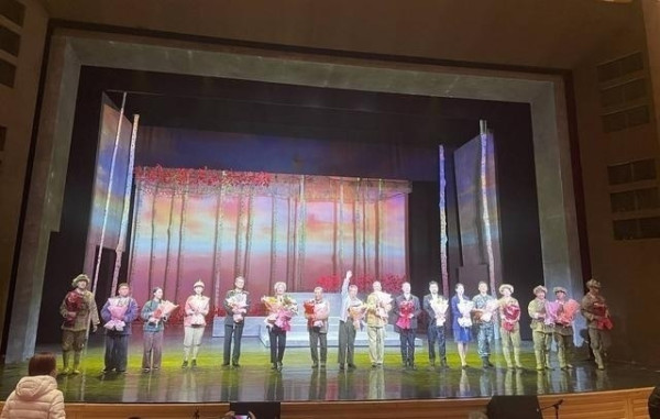 范晓伟：首部退役军人题材话剧《兵心》在京演出 主创、演员和观众阐释“兵心”