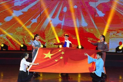 云南举行“听党话,跟党走,红土情深颂党恩”大型演唱会