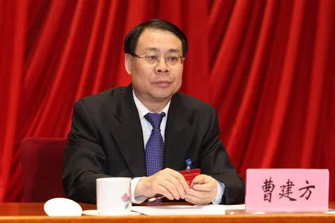 省委常委秘书长为何称这位商人为“首长”？