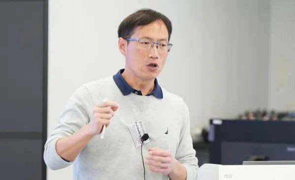 华裔教授遭FBI带走后失踪：你爱美国，美国爱你吗？