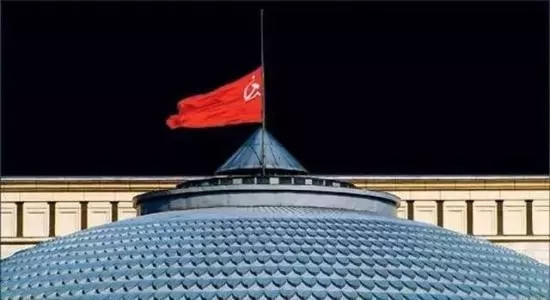 郭松民:伟人诞辰,有几只苍蝇碰壁!