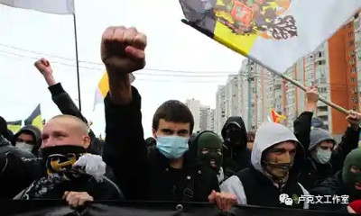 普京是怎么从温和派走到今天的?