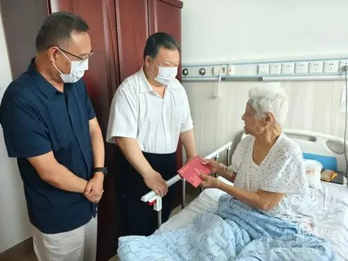 全国著名劳模张士珍去世,曾七受毛主席接见