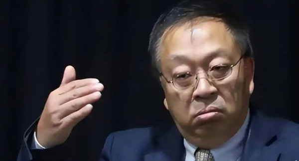 美国醒悟了，章家敦和余茂春们，还能蹦跶多久？