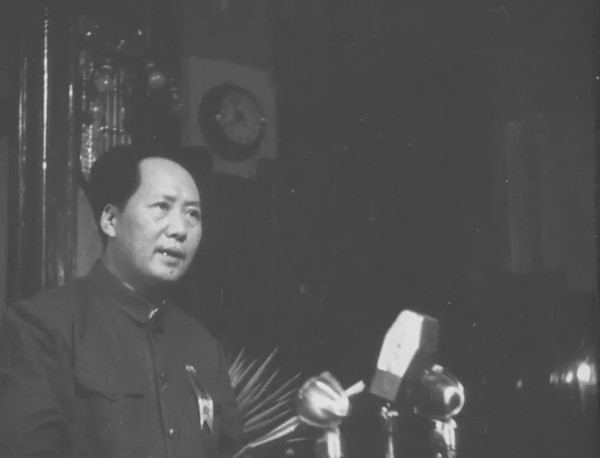 1949年毛主席在新政协筹备会上