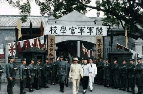 剑指湖畔大学,传递出什么危险信号?