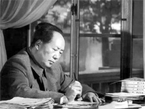 年少不知主席难，读懂毛选已中年
