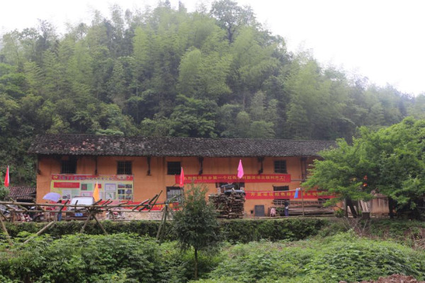 修水县东港乡召开平修铜三县九村红色旅游首次座谈会