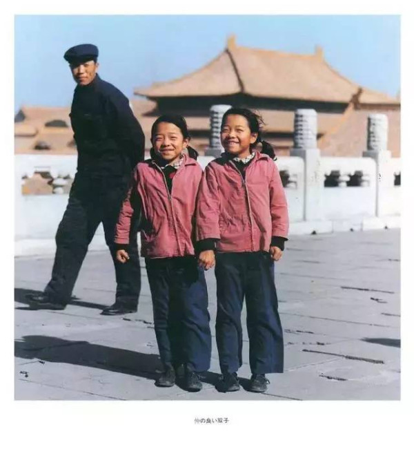 日本摄影家说:根本不用抓拍,1980年代的中国儿童每一个都那么纯真
