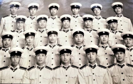 人民海军是研制第一代核潜艇的中流砥柱