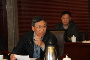 还要努力作战  ——哲学社会科学形势分析会纪要