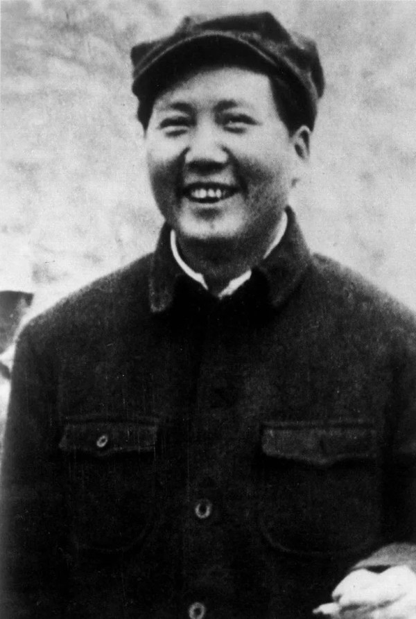 这个会上,王明表示要做毛主席的小学生,毛主席强调惩前毖后治病救人