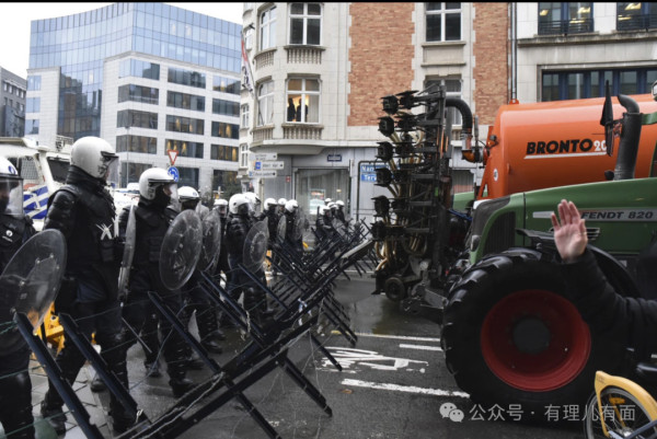 拖拉机围城记，欧盟27国农民“硬核逼宫”？