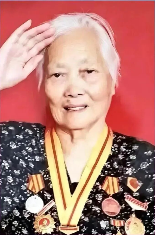 一张留影撼心扉：陈乔年烈士之女苗玉的人生剪影