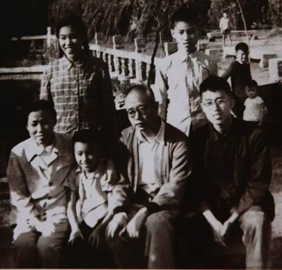 祖孙三代为人民