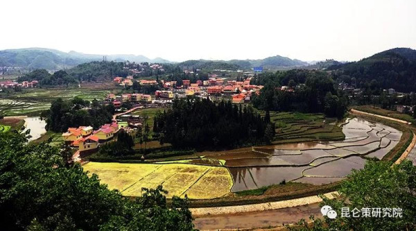 塘约书记:塘约过去穷,穷在没把村民组织起来
