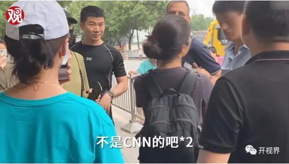 郑州市民抓鬼子，结果抓到一只二鬼子：污蔑新疆、造谣疫情
