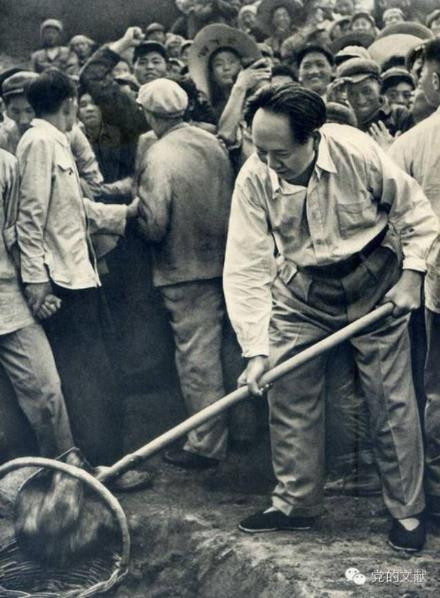 毛泽东:干部必须参加体力劳动