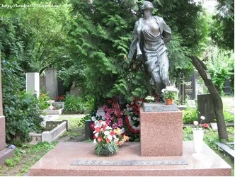 李宗伦:俄罗斯青年结婚时要到卫国战争烈士墓献花