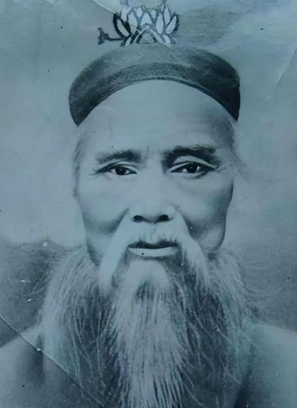 武当山是红色的