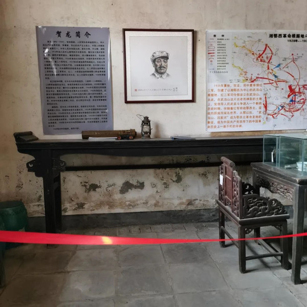 武当山是红色的