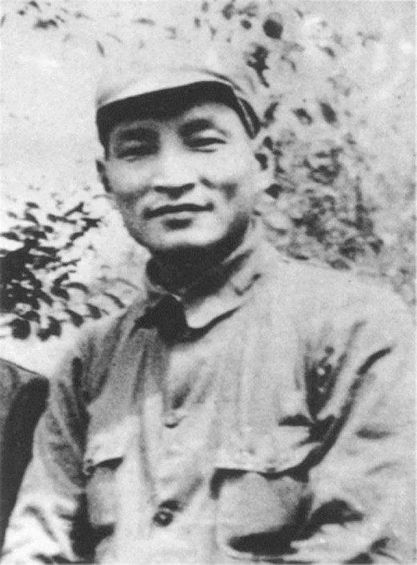 陈云在莫斯科东方大学当副教授时讲课从不拿稿子，深受学员欢迎