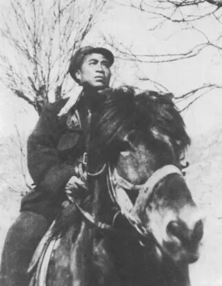 朱德九十高龄写下“革命到底”铭志，毛主席赞誉他是“人民的光荣”