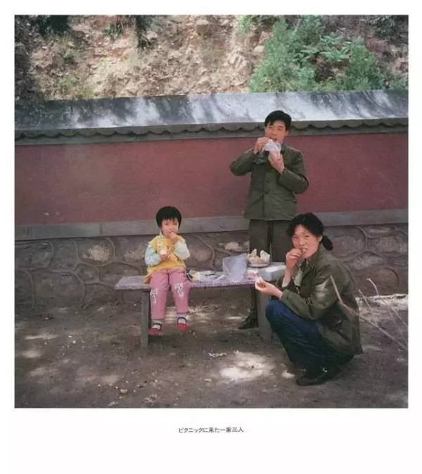 日本摄影家说:根本不用抓拍,1980年代的中国儿童每一个都那么纯真