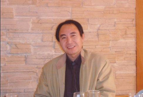 邹洪复:心有灯塔 照亮诗歌