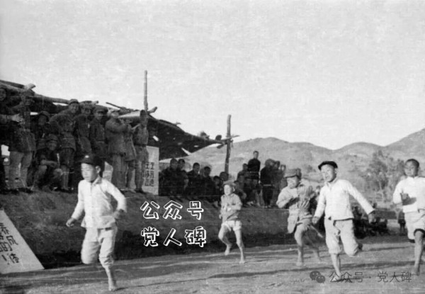 党人碑：从日本侵华时的奴化教育看课本为啥必须讲政治？