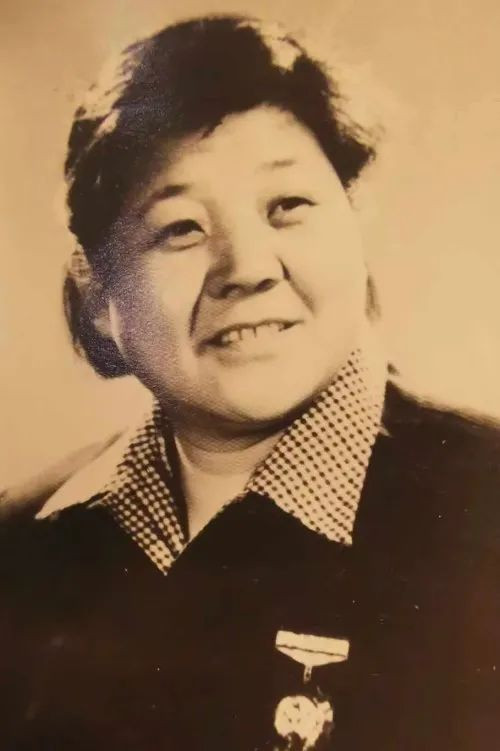 全国著名劳模张士珍去世,曾七受毛主席接见