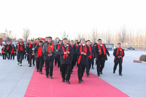 河北三个集体经济村清明时节祭奠伟人毛泽东