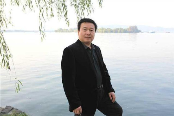 中国当代作家陈灿组诗：中国在赶路