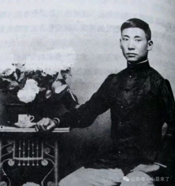 1950年,陈赓当众击毙副主席之子,毛主席一言不发,只送了一箱东西