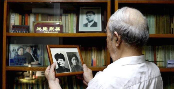 父亲牺牲时,他10岁,两人从未谋面……