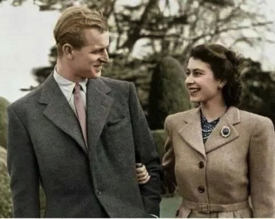 饶毅犀利发声:英国欠我们一个道歉,过度颂扬女王等于不尊重现代女性