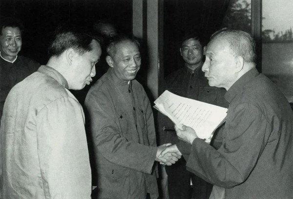 在调查研究中向陈云学习运用“六字诀”