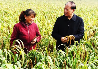 侯二河:一个坚持集体致富的村党支部书记