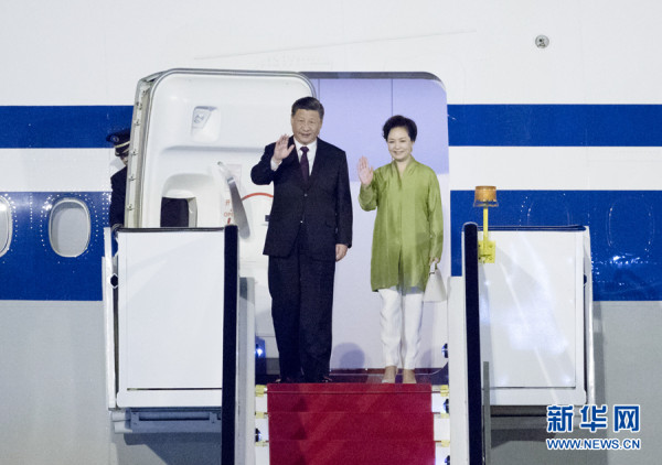 习近平抵达巴西利亚出席金砖国家领导人会晤