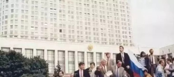 前苏联70年的财富是怎样被洗劫一空的?