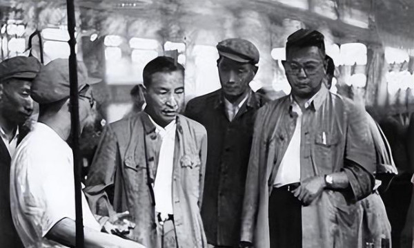 鹿野：陈云是如何当好广大工人的朋友的？
