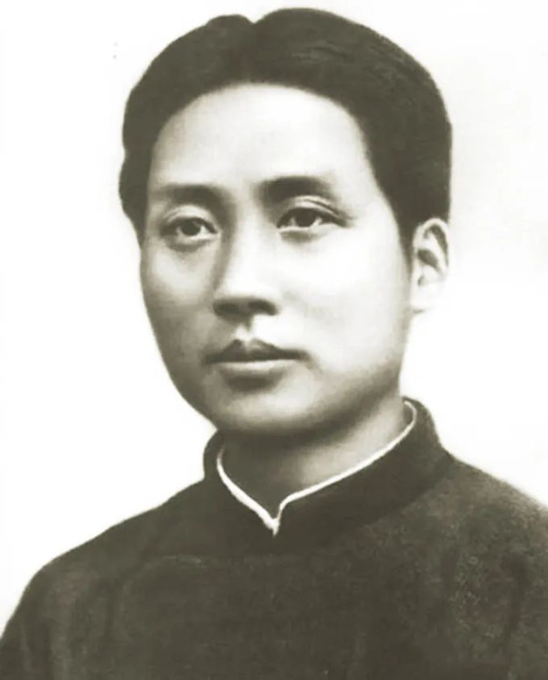 在国民党残杀共产党的马日事变，他仍拒绝与江南体育app下载入口
脱离关系